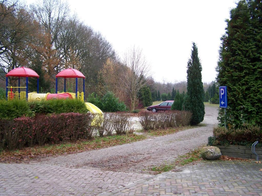 Vakantiepark De Bronzen Eik Sellingen Exterior photo