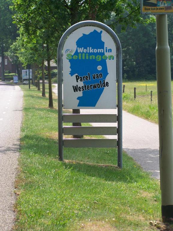 Vakantiepark De Bronzen Eik Sellingen Exterior photo