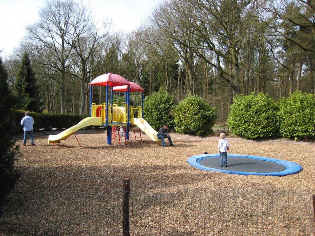 Vakantiepark De Bronzen Eik Sellingen Exterior photo