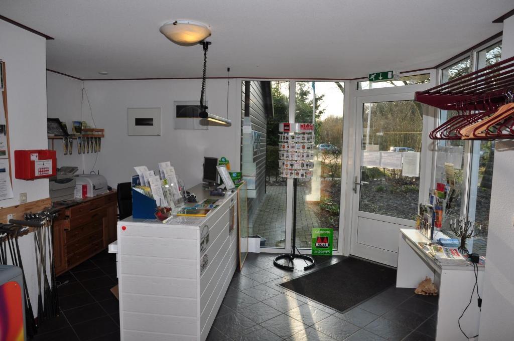 Vakantiepark De Bronzen Eik Sellingen Exterior photo